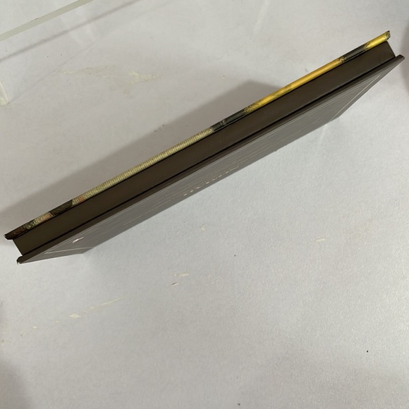 NOMAD Cosmetics Berlin Underground 15 Color Intense Eyeshadow Palette 🎨 - Picture 8 of 13